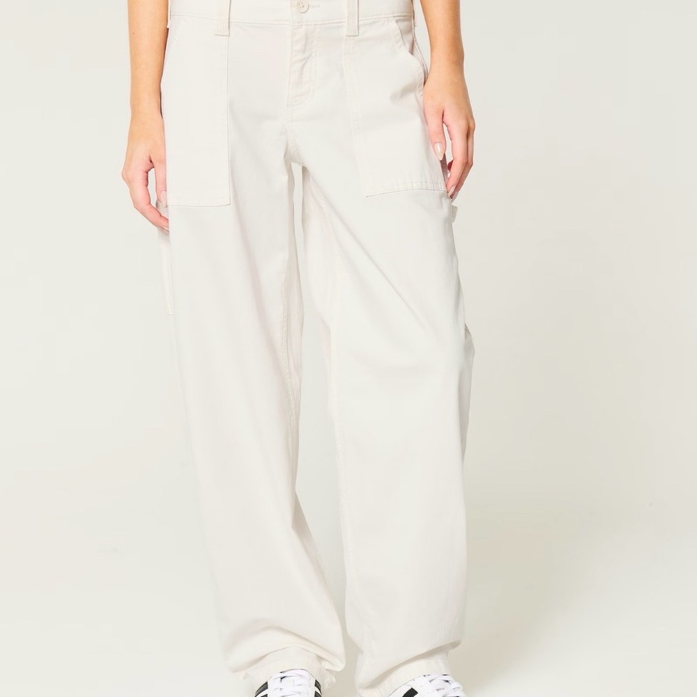 Hollister Women's White Low-Rise Taper Baggy Pants